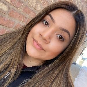 Meet your Posher, Mayeli